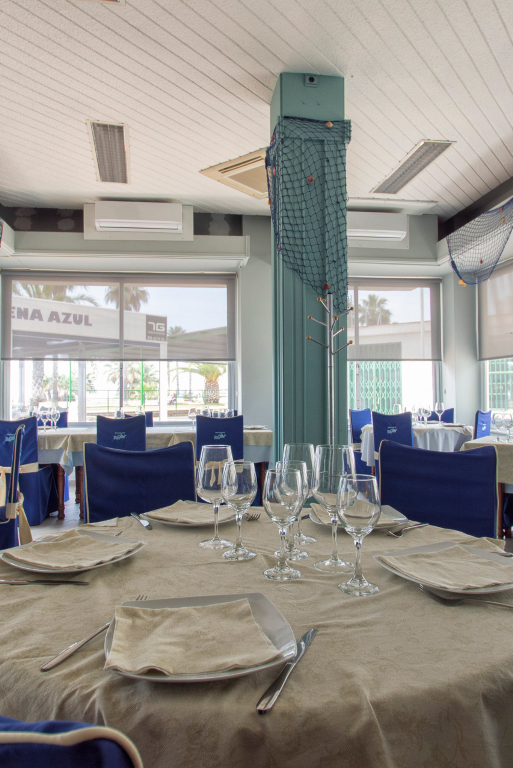 comedor-restaurante-ballena-azul-en-motril Foto del Comedor del Restaurante Ballena Azul en Motril (Granada)